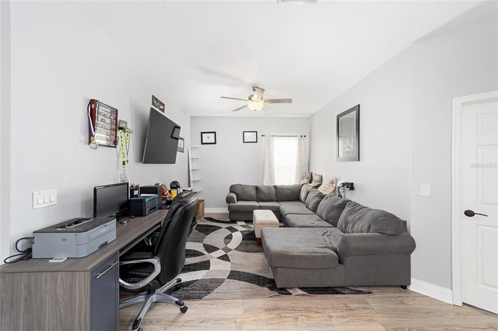 На продажу: $399,000 (5 спален, 3 ванн, 2526 Квадратных фут)