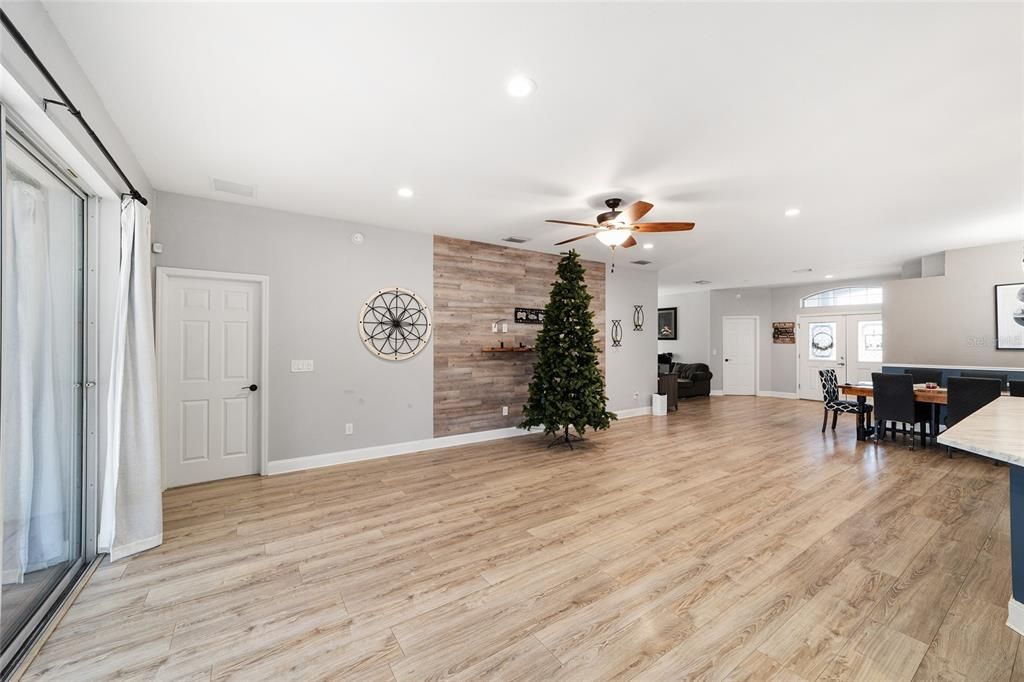 На продажу: $399,000 (5 спален, 3 ванн, 2526 Квадратных фут)