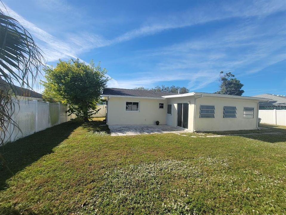 В аренду: $1,750 (2 спален, 1 ванн, 1254 Квадратных фут)