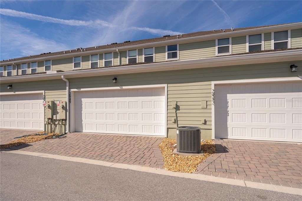 For Rent: $1,950 (3 beds, 3 baths, 1855 Square Feet)