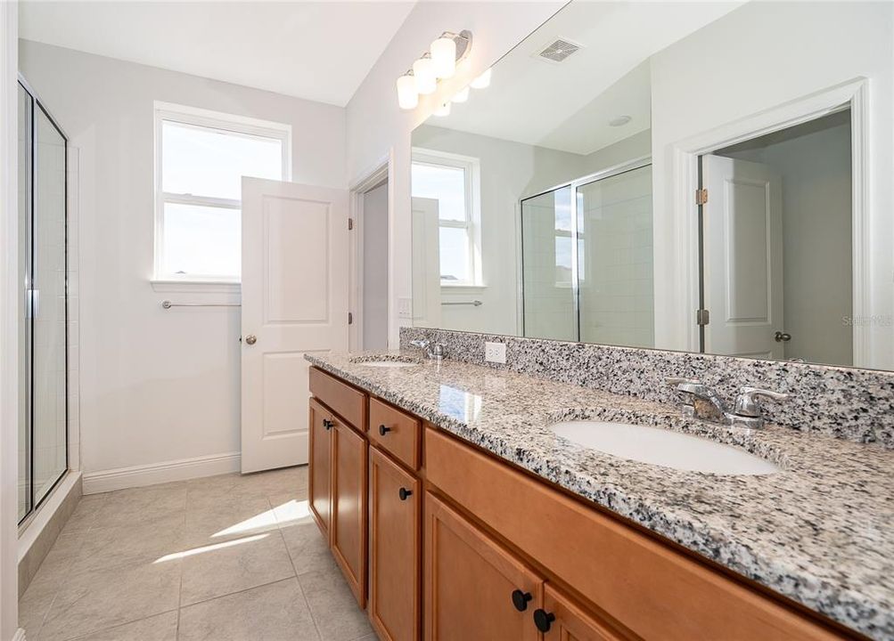 For Rent: $1,950 (3 beds, 3 baths, 1855 Square Feet)