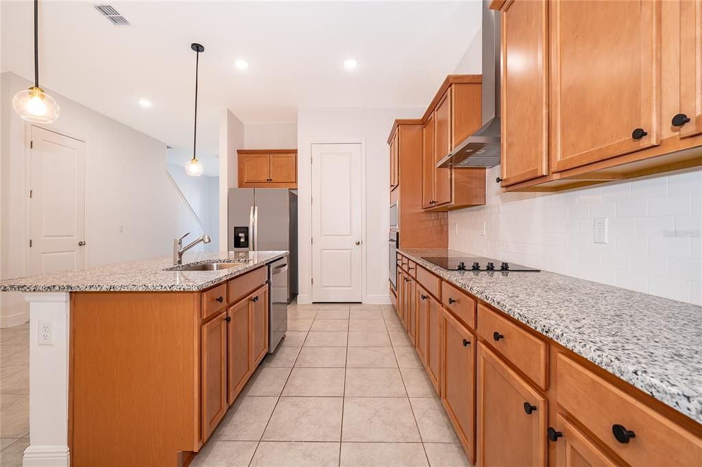 For Rent: $1,950 (3 beds, 3 baths, 1855 Square Feet)