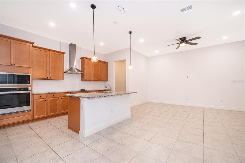 For Rent: $1,950 (3 beds, 3 baths, 1855 Square Feet)