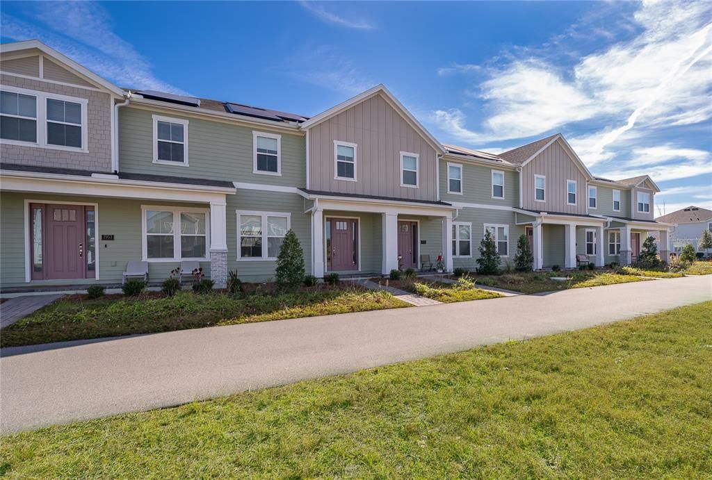 For Rent: $1,950 (3 beds, 3 baths, 1855 Square Feet)