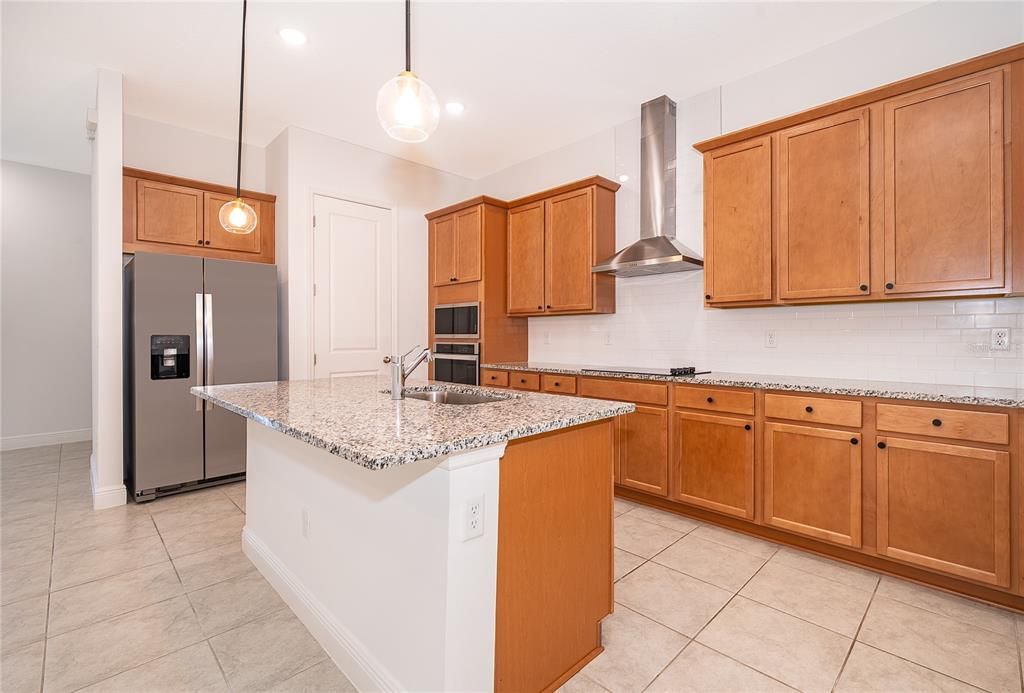 For Rent: $1,950 (3 beds, 3 baths, 1855 Square Feet)