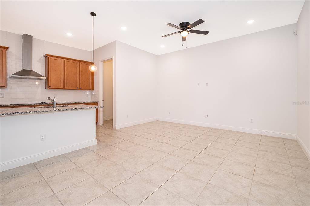 For Rent: $1,950 (3 beds, 3 baths, 1855 Square Feet)