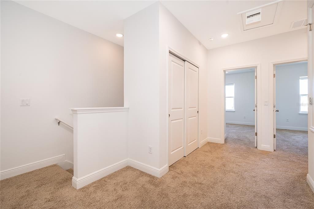 For Rent: $1,950 (3 beds, 3 baths, 1855 Square Feet)