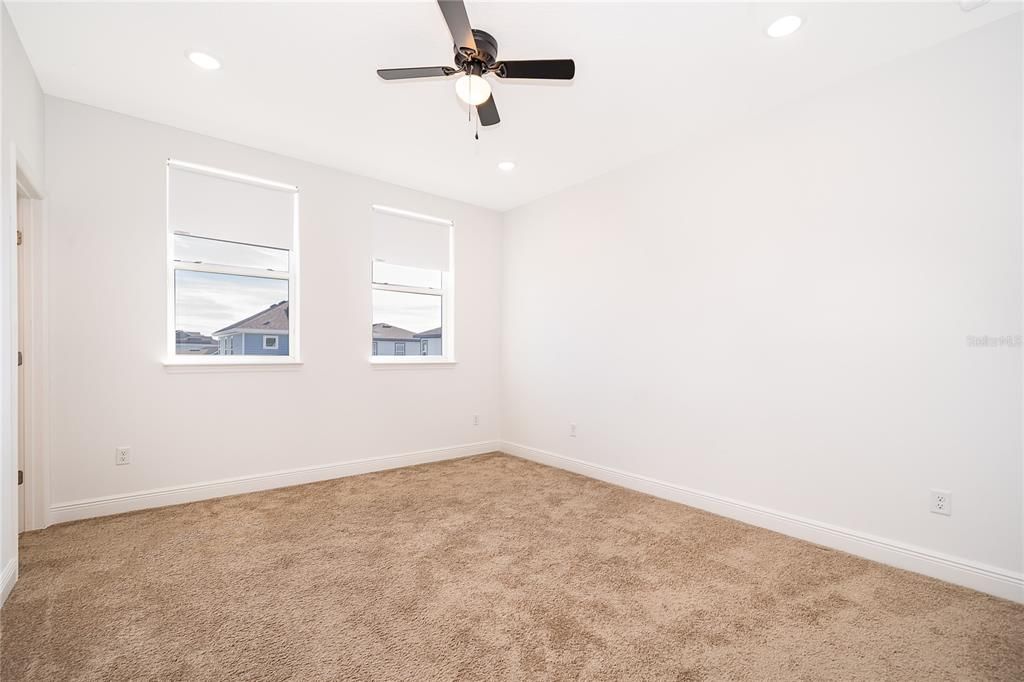 For Rent: $1,950 (3 beds, 3 baths, 1855 Square Feet)