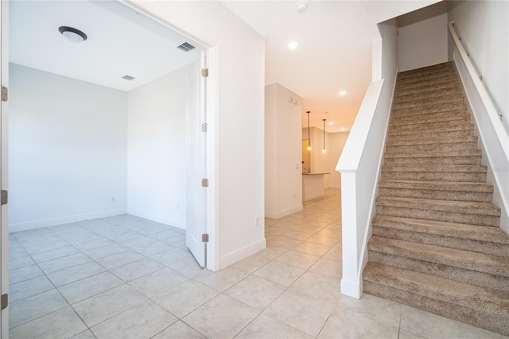 For Rent: $1,950 (3 beds, 3 baths, 1855 Square Feet)