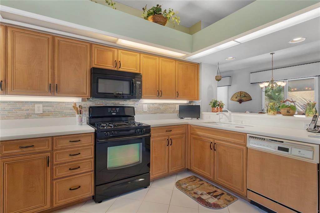 For Sale: $535,000 (2 beds, 3 baths, 1914 Square Feet)