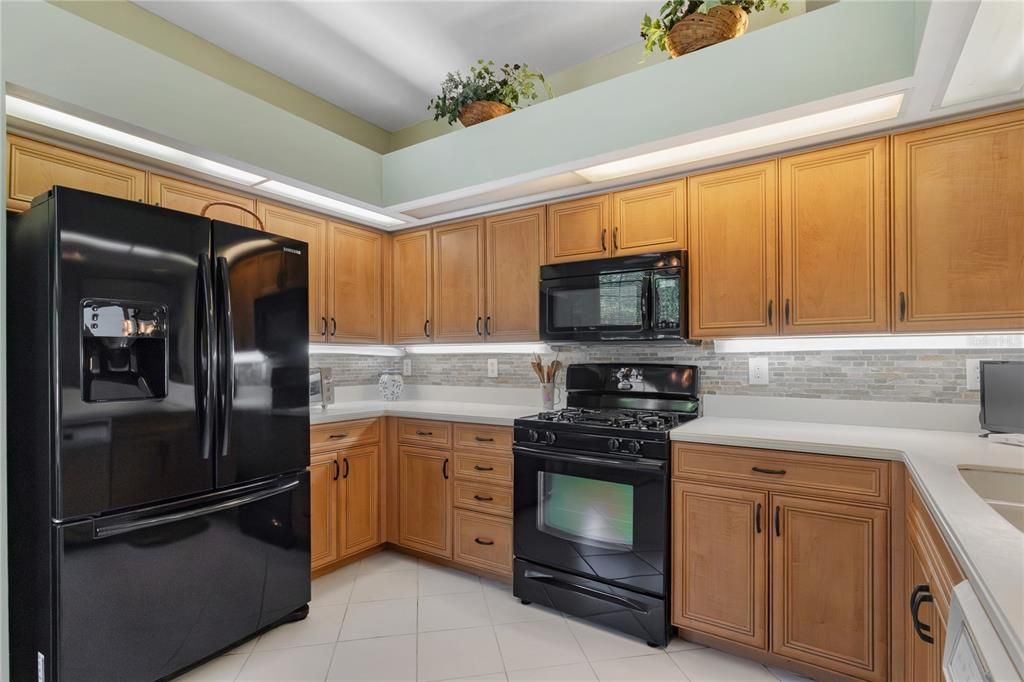 For Sale: $535,000 (2 beds, 3 baths, 1914 Square Feet)