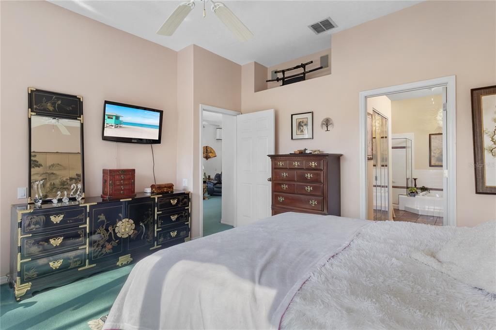 For Sale: $535,000 (2 beds, 3 baths, 1914 Square Feet)