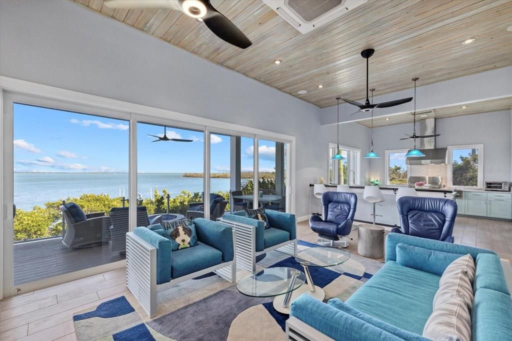 For Sale: $10,825,000 (5 beds, 5 baths, 6207 Square Feet)