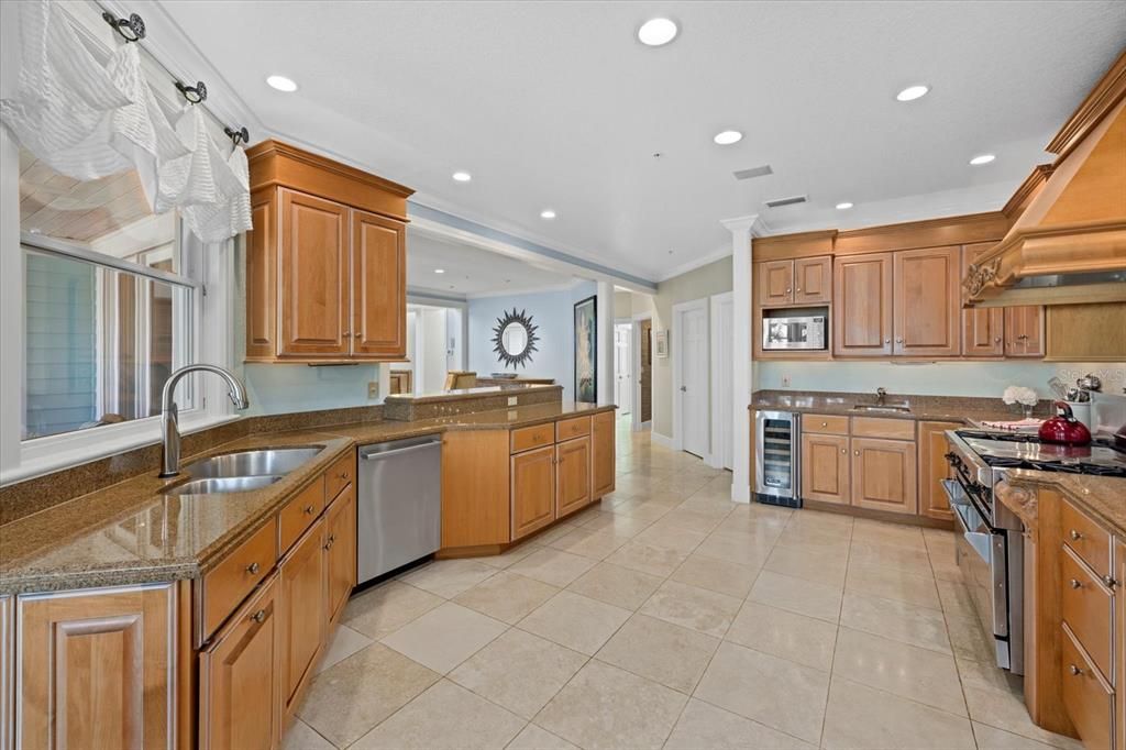 For Sale: $10,825,000 (5 beds, 5 baths, 6207 Square Feet)