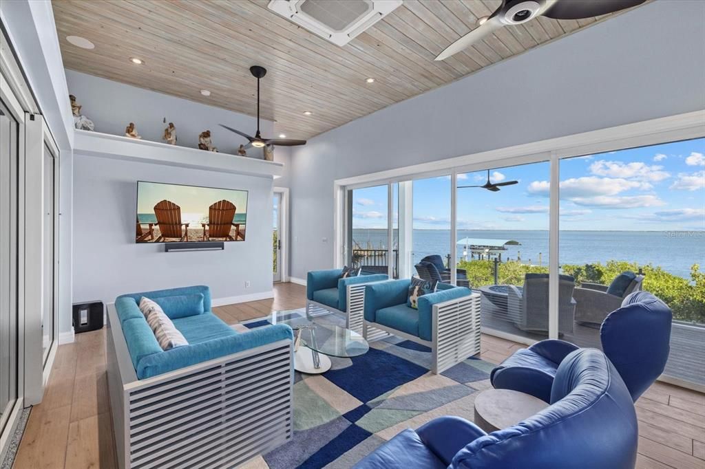 For Sale: $10,825,000 (5 beds, 5 baths, 6207 Square Feet)