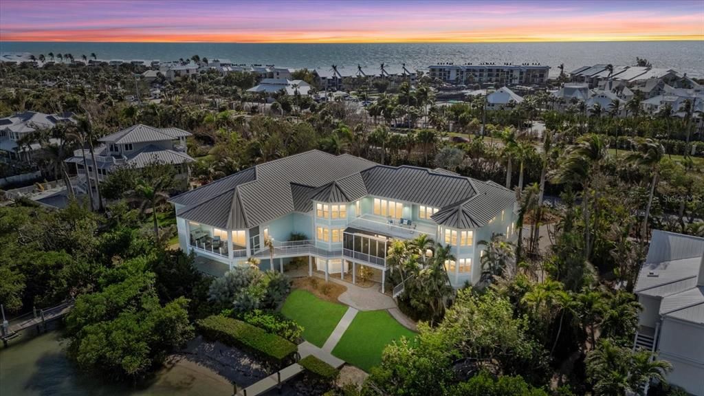 For Sale: $10,825,000 (5 beds, 5 baths, 6207 Square Feet)