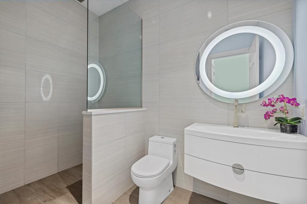 For Sale: $10,825,000 (5 beds, 5 baths, 6207 Square Feet)