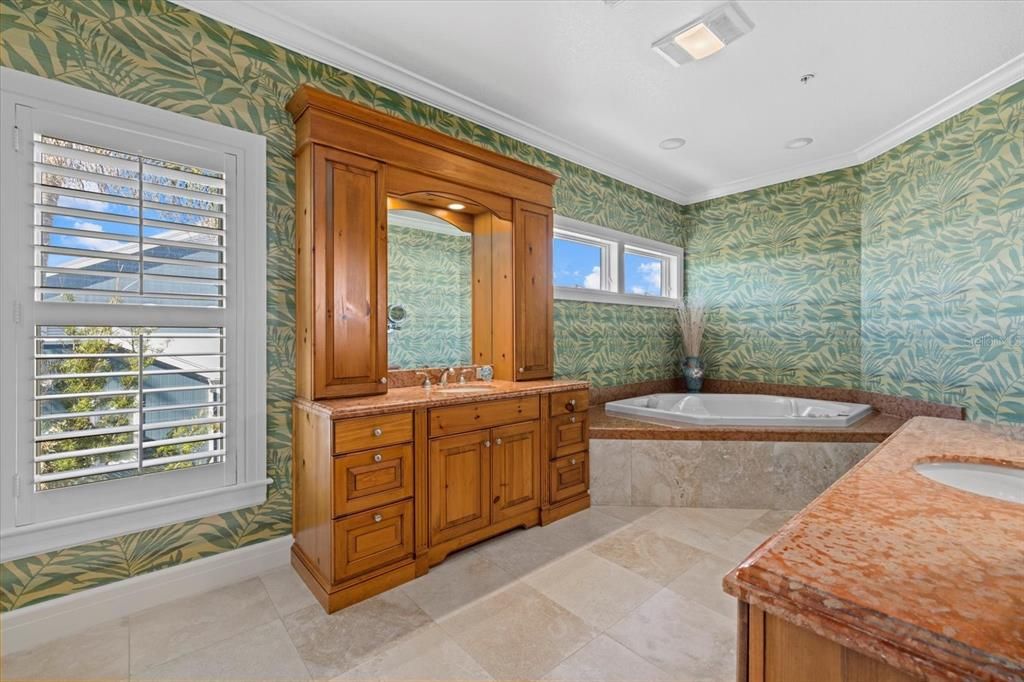 For Sale: $10,825,000 (5 beds, 5 baths, 6207 Square Feet)