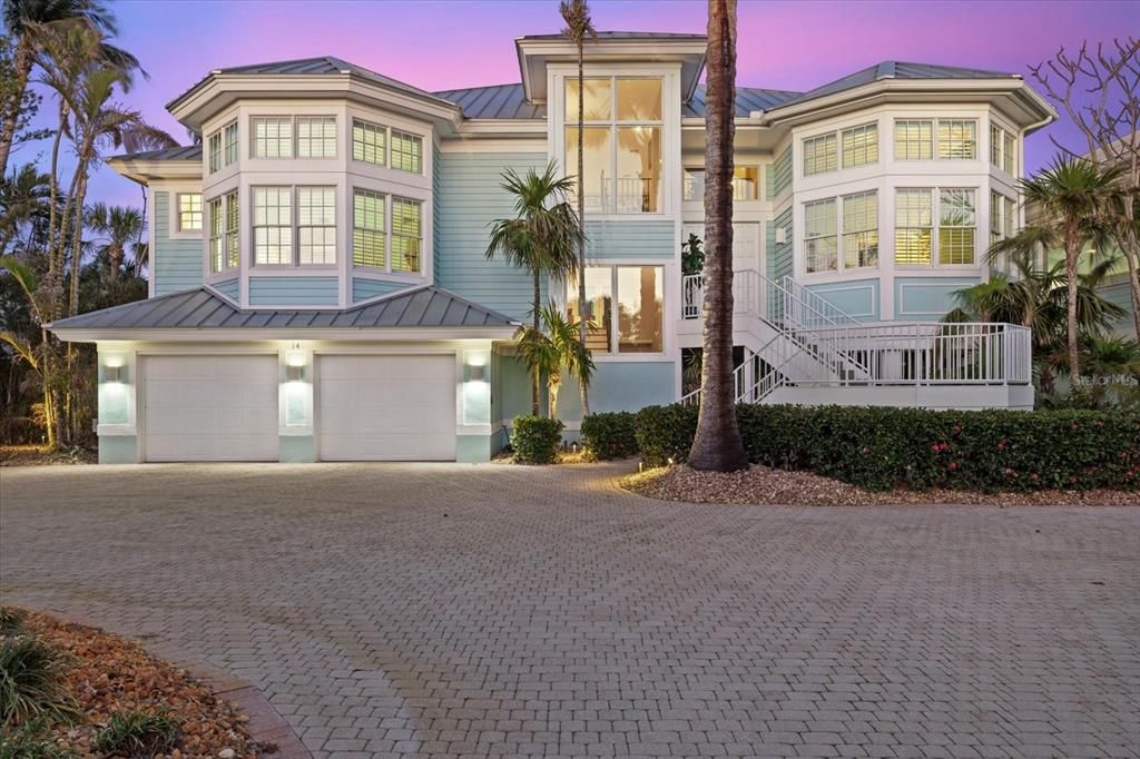 For Sale: $10,825,000 (5 beds, 5 baths, 6207 Square Feet)