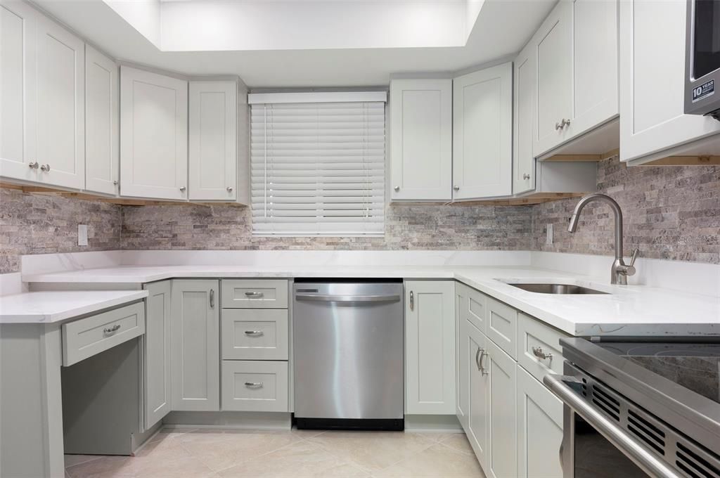 待售: $585,000 (2 贝兹, 2 浴室, 1181 平方英尺)