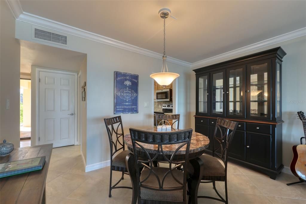 待售: $585,000 (2 贝兹, 2 浴室, 1181 平方英尺)