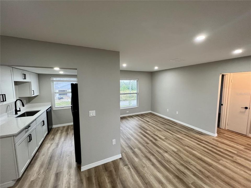 For Rent: $1,600 (2 beds, 2 baths, 815 Square Feet)