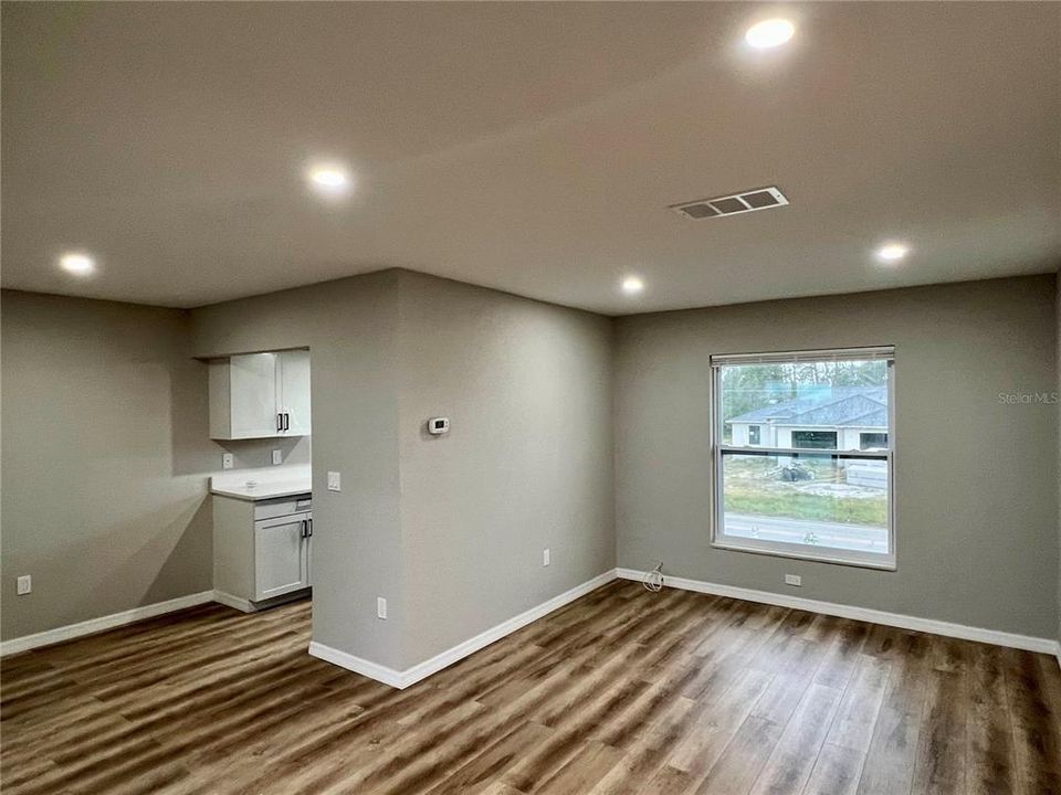 For Rent: $1,600 (2 beds, 2 baths, 815 Square Feet)