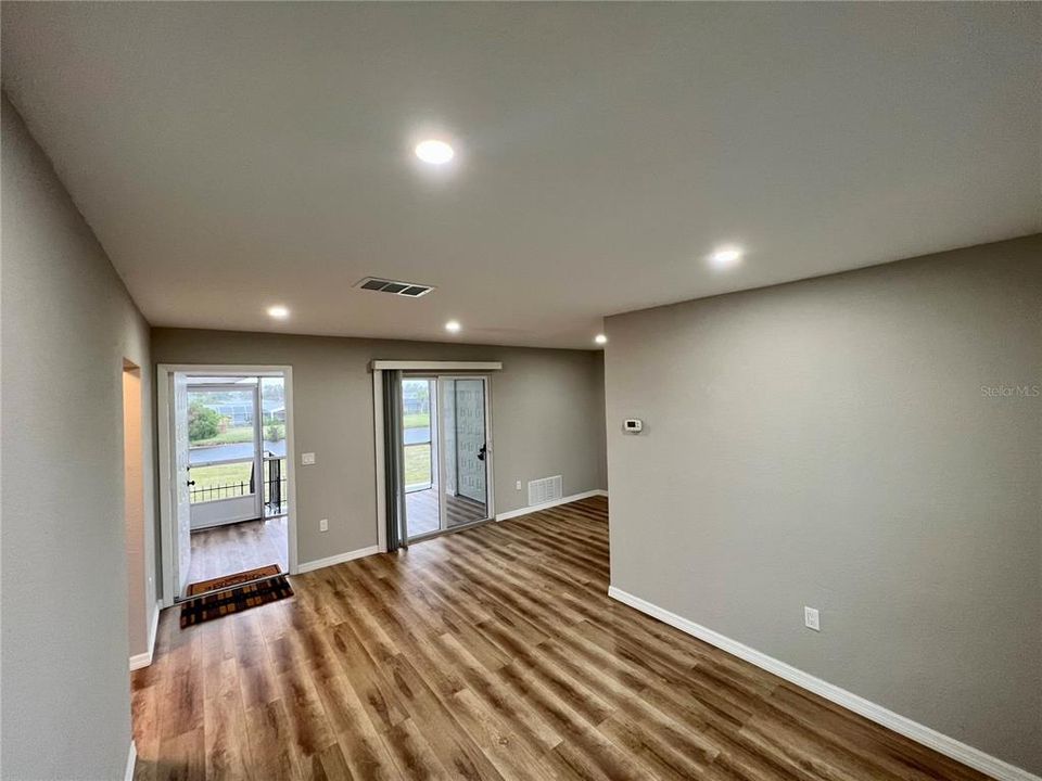 For Rent: $1,600 (2 beds, 2 baths, 815 Square Feet)