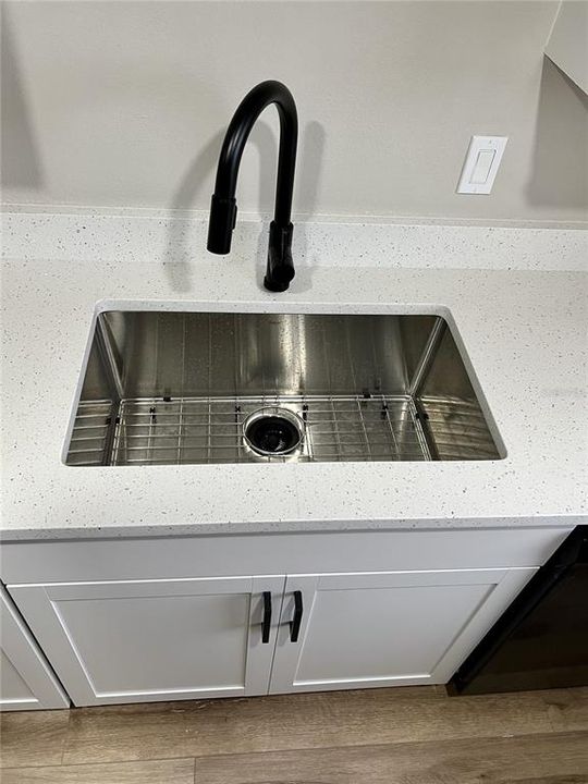 For Rent: $1,600 (2 beds, 2 baths, 815 Square Feet)