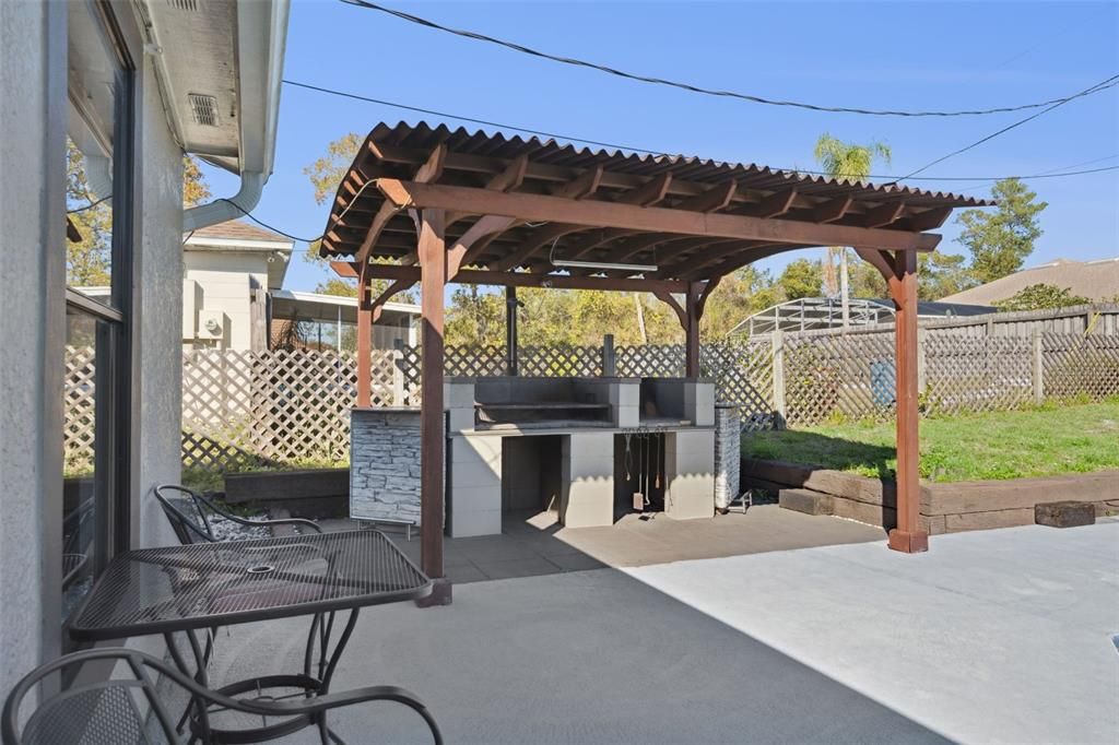 For Sale: $379,990 (4 beds, 2 baths, 1667 Square Feet)