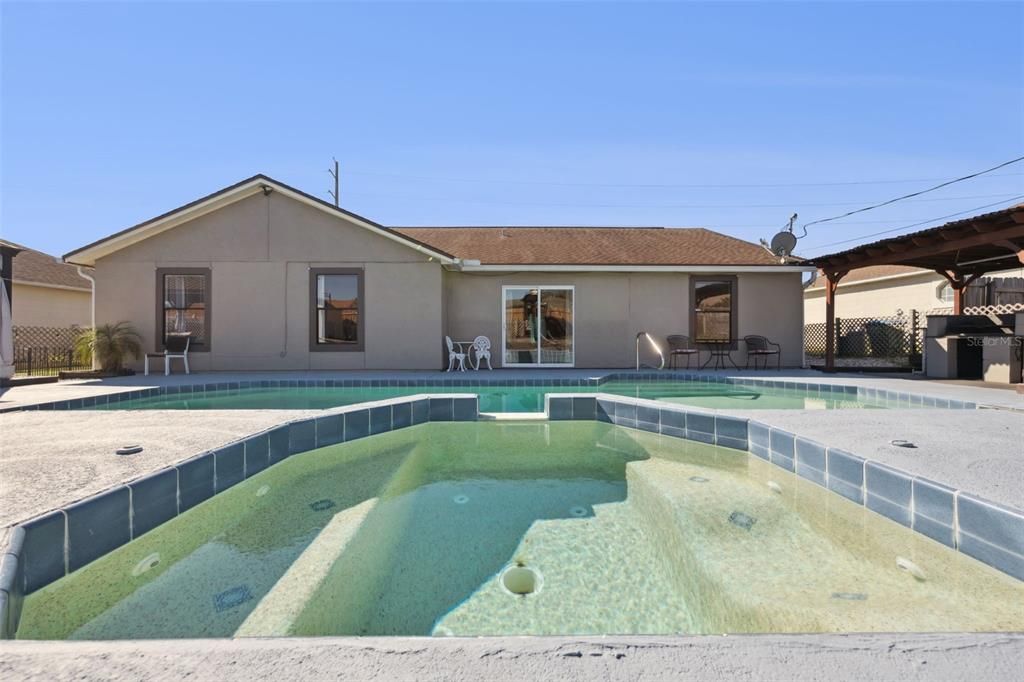 For Sale: $379,990 (4 beds, 2 baths, 1667 Square Feet)