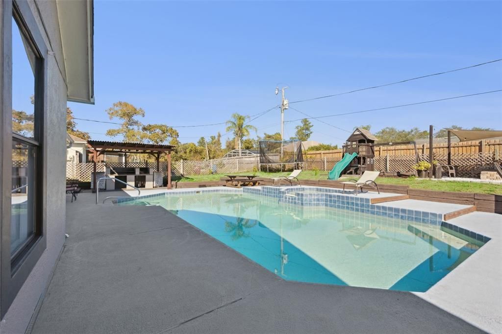 For Sale: $379,990 (4 beds, 2 baths, 1667 Square Feet)