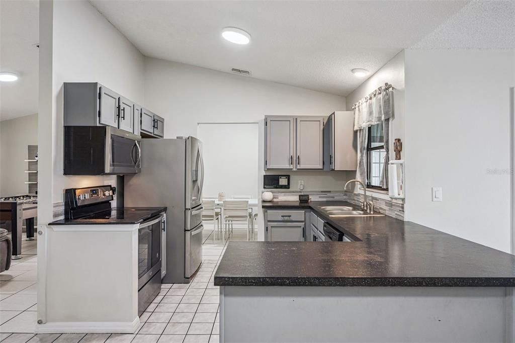 For Sale: $379,990 (4 beds, 2 baths, 1667 Square Feet)