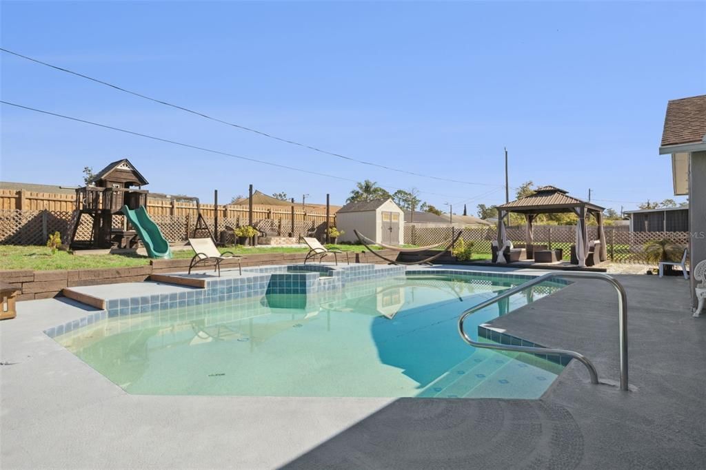 For Sale: $379,990 (4 beds, 2 baths, 1667 Square Feet)