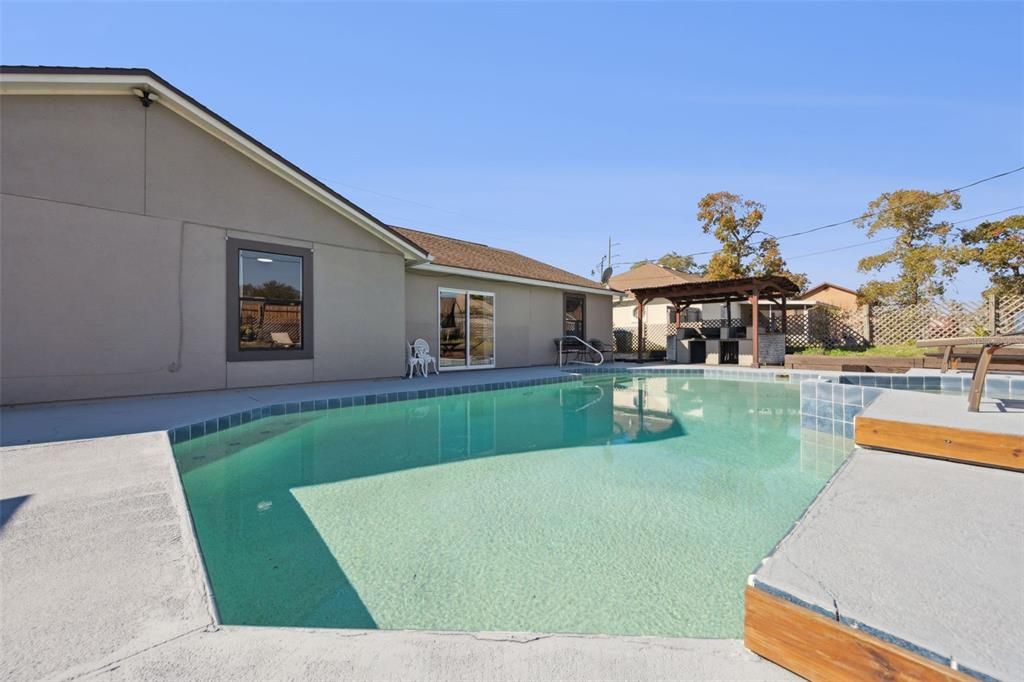 For Sale: $379,990 (4 beds, 2 baths, 1667 Square Feet)