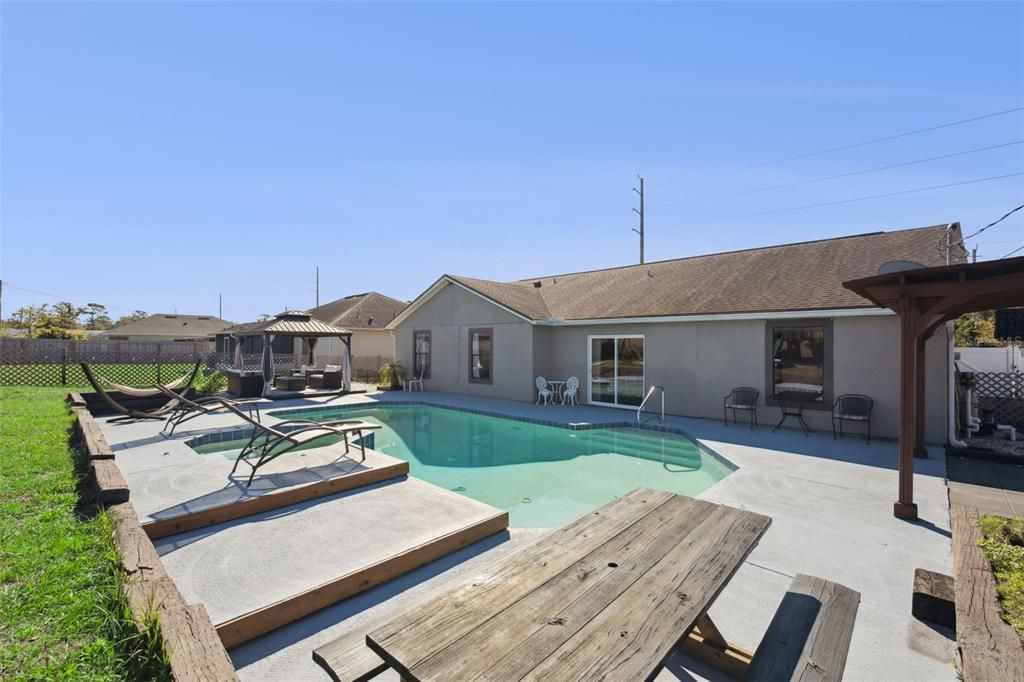 For Sale: $379,990 (4 beds, 2 baths, 1667 Square Feet)