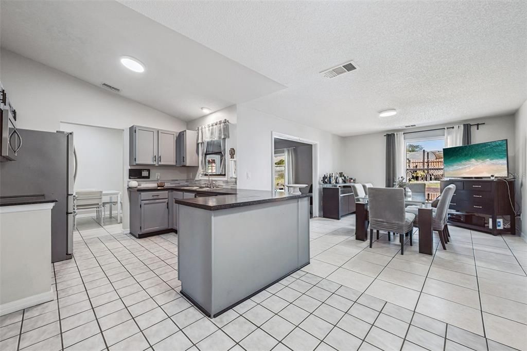 For Sale: $379,990 (4 beds, 2 baths, 1667 Square Feet)