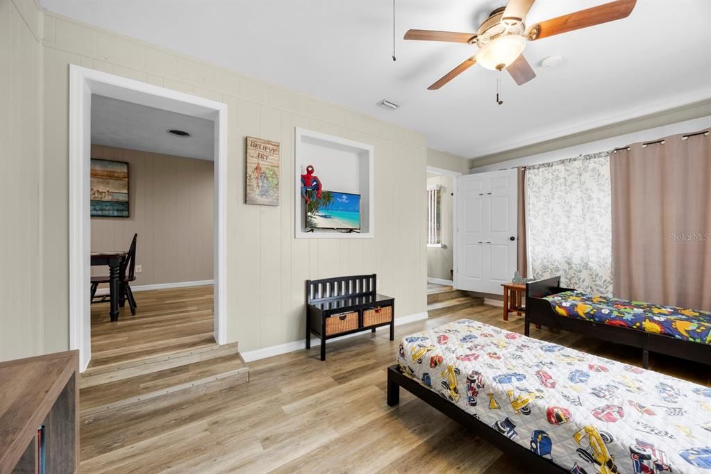 待售: $309,000 (3 贝兹, 2 浴室, 1956 平方英尺)