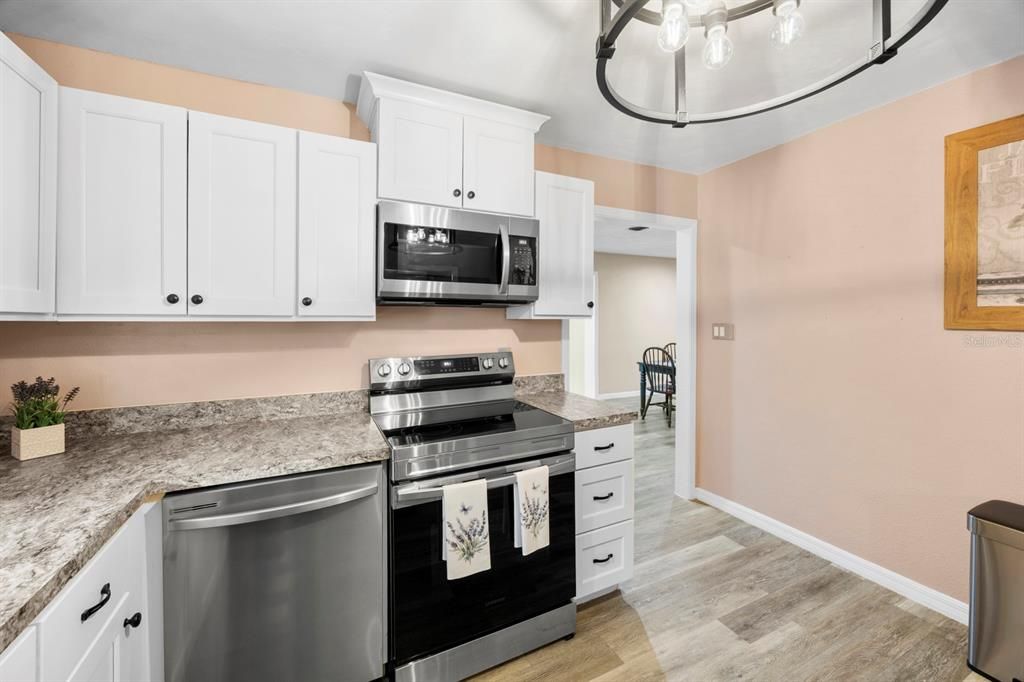 待售: $309,000 (3 贝兹, 2 浴室, 1956 平方英尺)