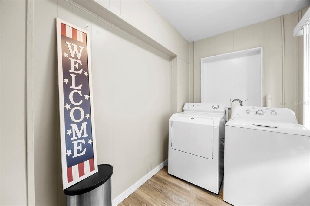 待售: $309,000 (3 贝兹, 2 浴室, 1956 平方英尺)