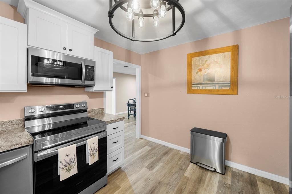 待售: $309,000 (3 贝兹, 2 浴室, 1956 平方英尺)