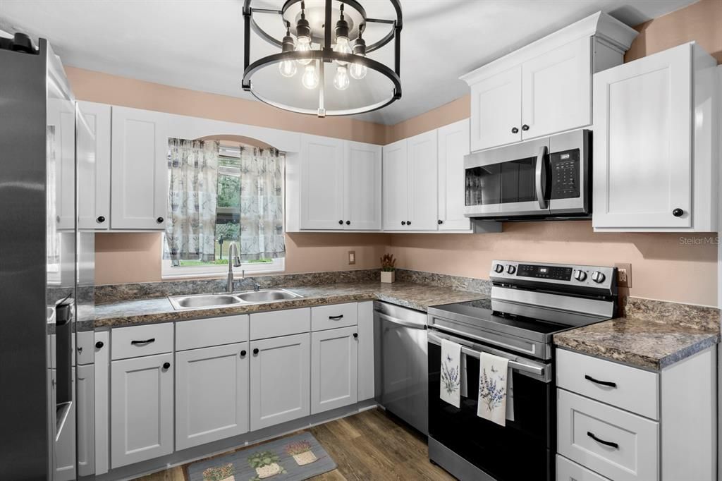 待售: $309,000 (3 贝兹, 2 浴室, 1956 平方英尺)