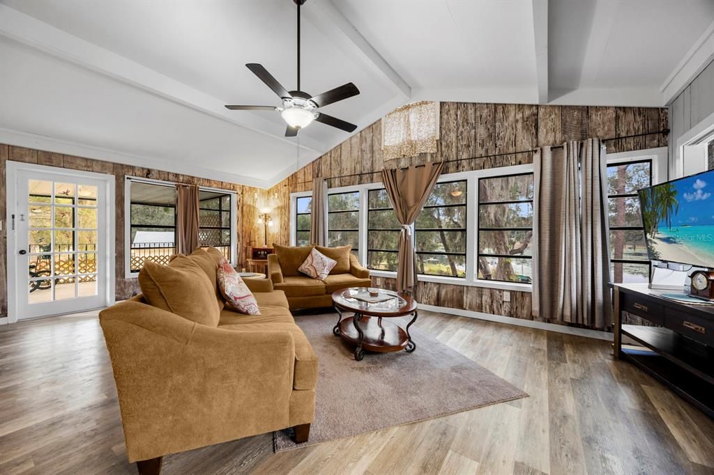 待售: $309,000 (3 贝兹, 2 浴室, 1956 平方英尺)