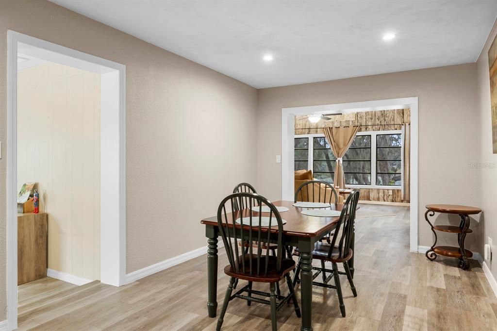 待售: $309,000 (3 贝兹, 2 浴室, 1956 平方英尺)