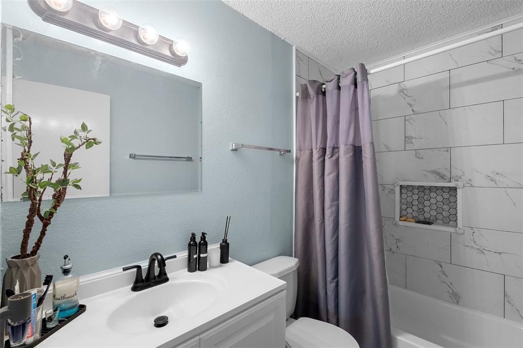 待售: $385,000 (4 贝兹, 2 浴室, 1996 平方英尺)