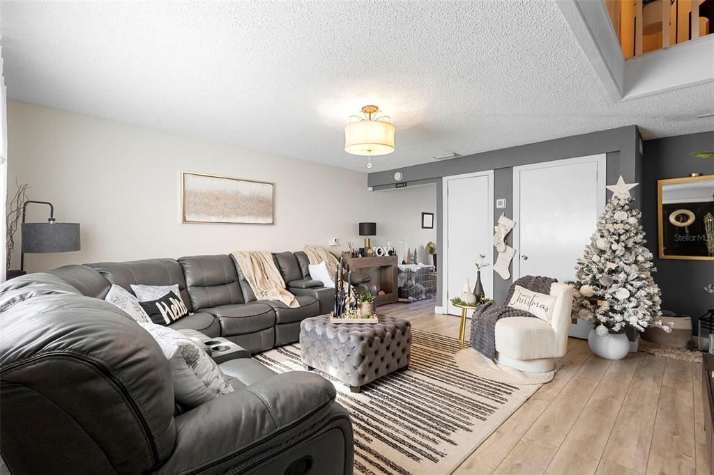 待售: $385,000 (4 贝兹, 2 浴室, 1996 平方英尺)