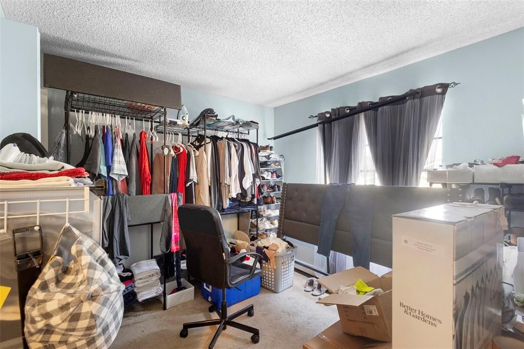 待售: $385,000 (4 贝兹, 2 浴室, 1996 平方英尺)