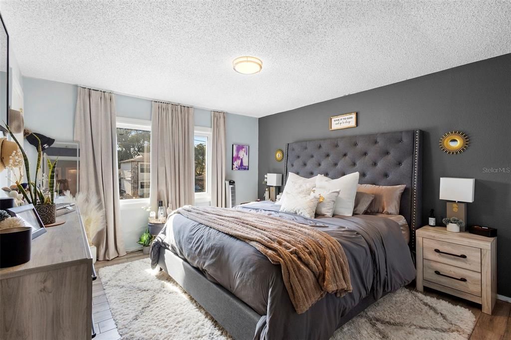 待售: $385,000 (4 贝兹, 2 浴室, 1996 平方英尺)