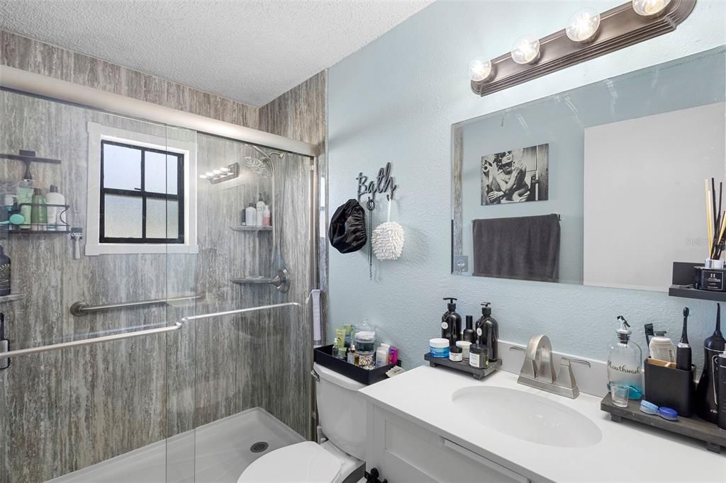 待售: $385,000 (4 贝兹, 2 浴室, 1996 平方英尺)