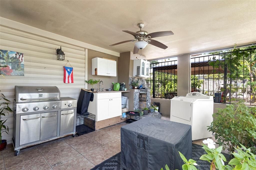 待售: $385,000 (4 贝兹, 2 浴室, 1996 平方英尺)